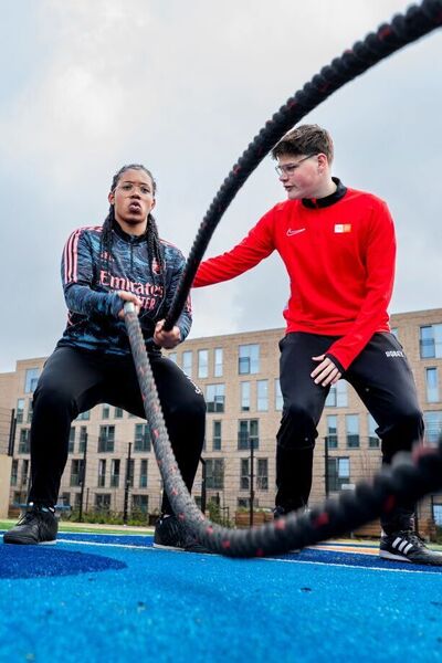 Student Sport, Bewegen & Gezondheid helpt sporter bij oefeningen