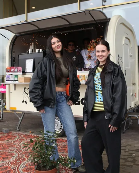 Jolie en Pleun voor Poort2GO