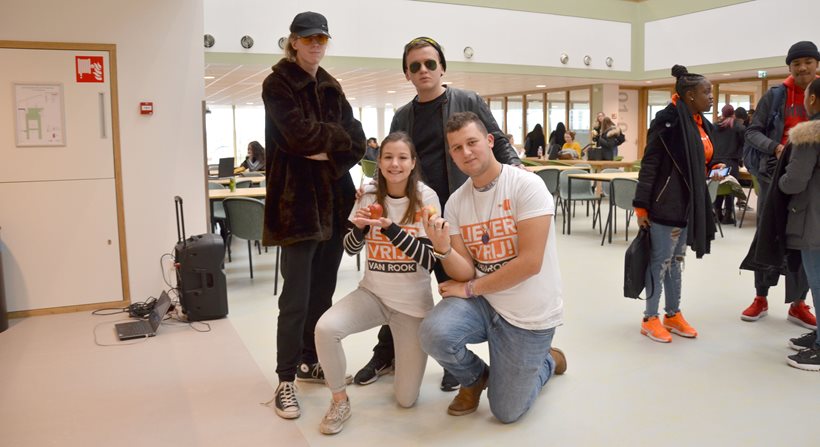 Studenten trappen campagne Rookvrij schoolterrein af