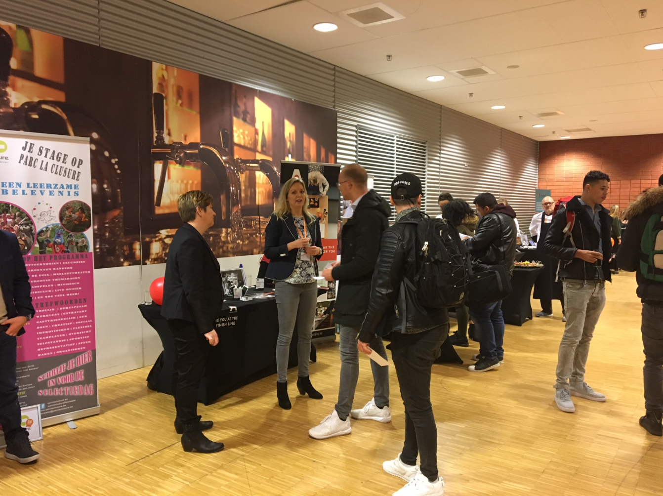 Geslaagde stagemarkt voor en door studenten MBO College Poort