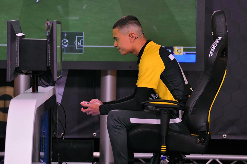 Student MBO College Poort wint eDivisie FIFA 21
